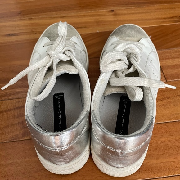 Steve Madden Rezume Sneakers - Picture 14 of 14